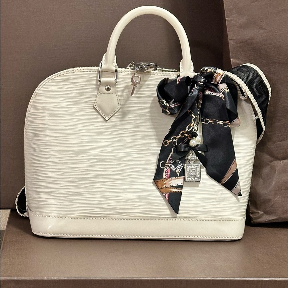 AUTHENTIC LV ALMA PM EPI